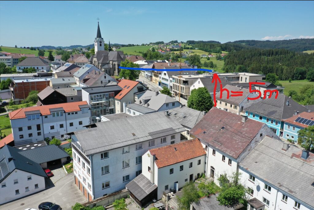 Somit wird ab 5m (= 25.5 - 20.5m) eine Sicht auf die Pfarrkirche ermöglicht !