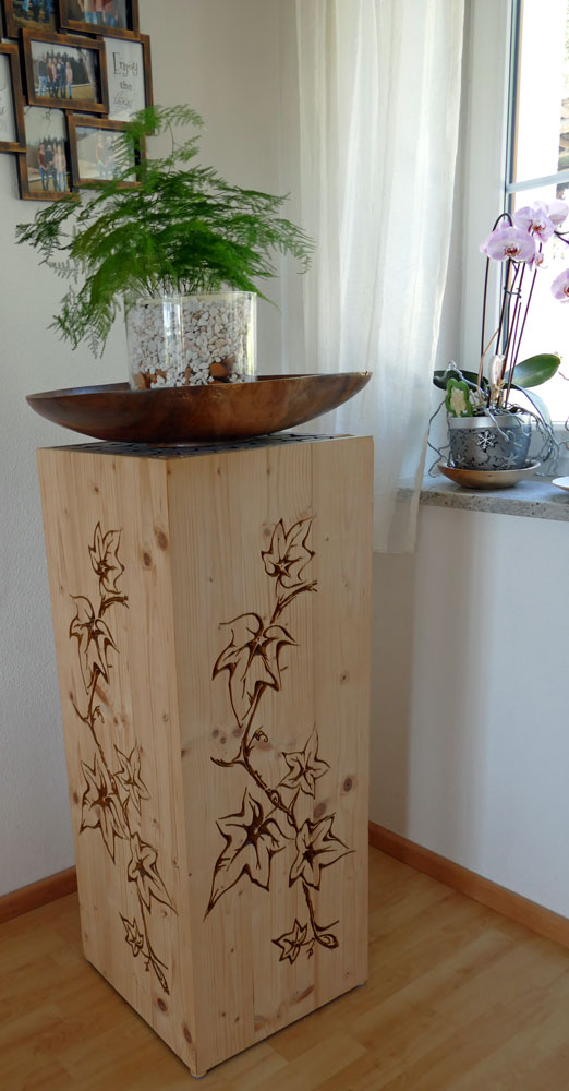 Holzsäule im Wohnzimmer