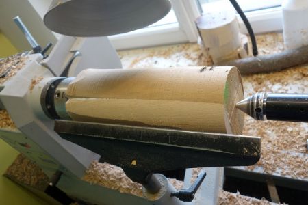 Als Erstes wurde der Rohling rund geschruppt.