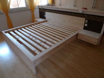 Doppelbett aus Zirbenholz ohne Metallverbindungen
